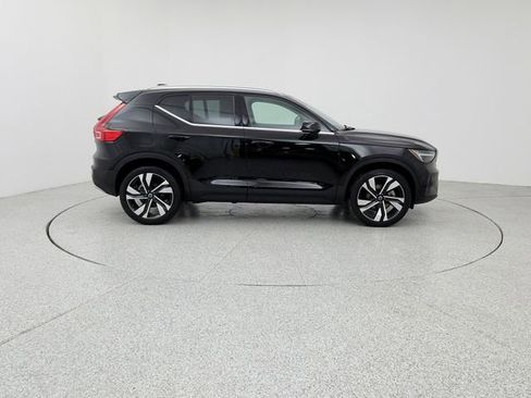 Certified 2023 Volvo XC40 B5 Ultimate w/ Protection Package Premier image 4