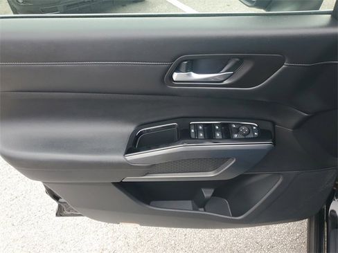 Used 2022 Nissan Pathfinder SL image 18