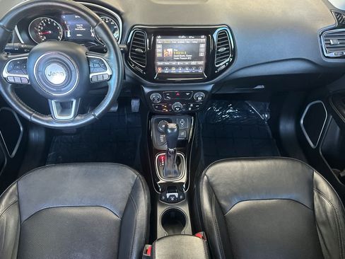 Used 2017 Jeep Compass Limited w/ Navigation Group AWD/4WD image 3