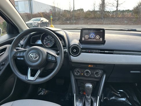 Used 2019 Toyota Yaris LE image 21