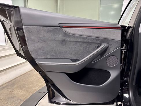 Used 2026 Tesla Model Y AWD image 17