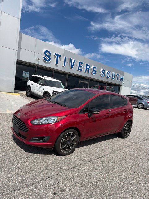 Used 2016 Ford Fiesta SE w/ SE Black Package FWD image 4