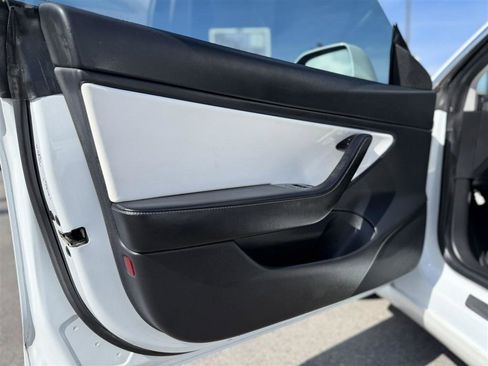 Used 2019 Tesla Model 3 Long Range image 16