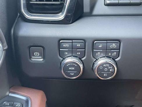 Used 2024 GMC Sierra 2500 Denali Ultimate AWD/4WD image 30
