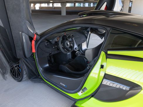 Used 2020 McLaren 620R RWD image 42