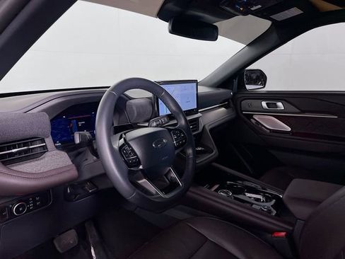 Used 2025 Ford Explorer Platinum w/ Ultimate Package image 11