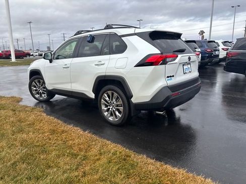 Used 2023 Toyota RAV4 XLE Premium image 5