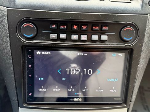 Used 2009 INFINITI G37 Journey w/ Premium Pkg image 17