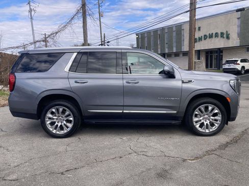 Used 2021 GMC Yukon SLT w/ SLT Luxury Plus Package image 2