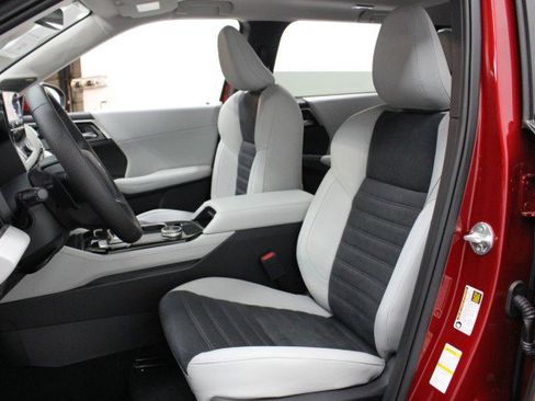 New 2025 Mitsubishi Outlander SE image 7