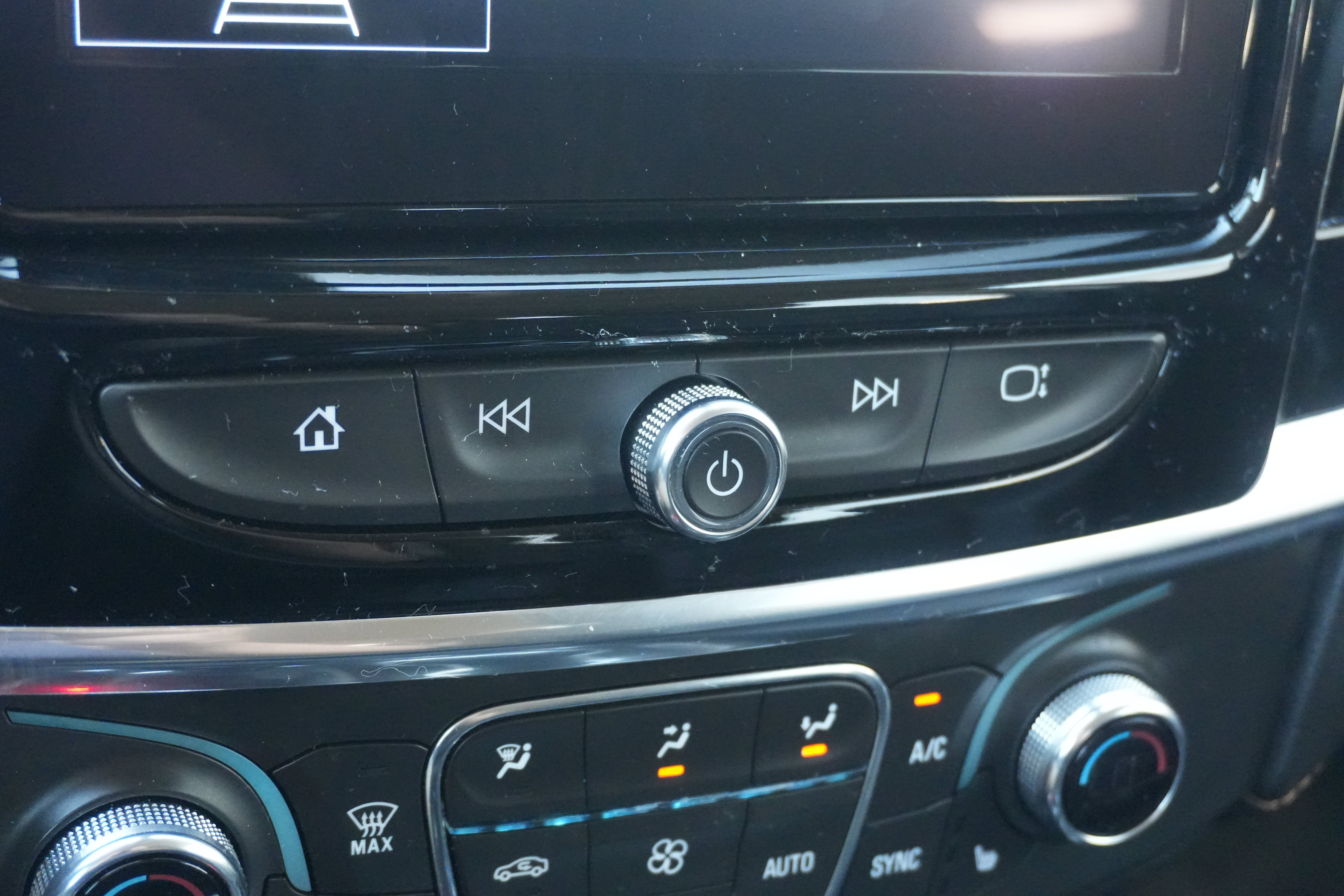 Used 2021 Chevrolet Traverse LT AWD/4WD image 42