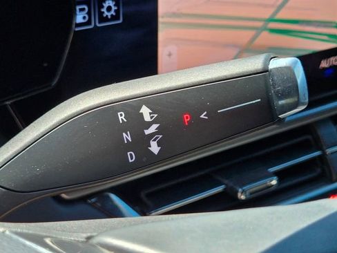 Used 2025 Chevrolet Equinox EV RS FWD image 31