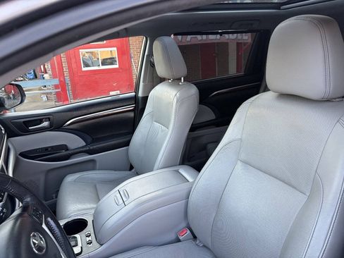 Used 2015 Toyota Highlander Limited Platinum AWD/4WD image 16