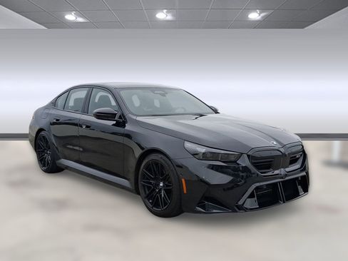 Used 2025 BMW M5 w/ Executive Package image 5