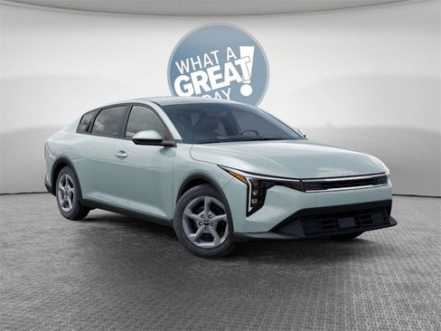 New 2025 Kia K4 LXS image 8