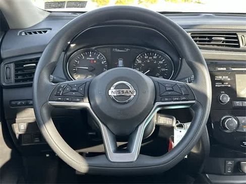 Used 2017 Nissan Rogue S image 7
