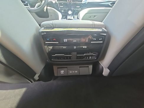 Used 2025 Acura MDX w/ Technology Package FWD image 32
