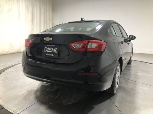 Used 2018 Chevrolet Cruze LS image 7