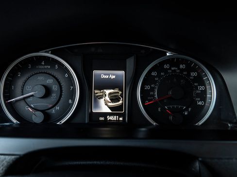 Used 2017 Toyota Camry XSE image 40