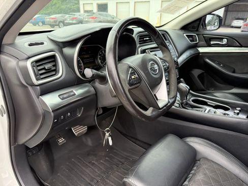 Used 2016 Nissan Maxima SR w/ Midnight Edition FWD image 17
