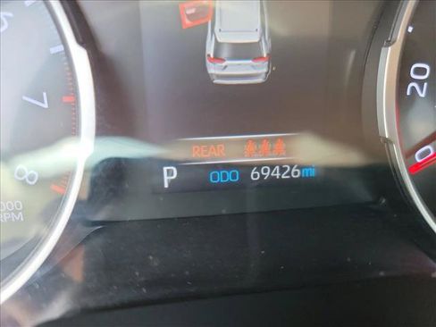 Used 2019 Toyota RAV4 LE FWD image 17