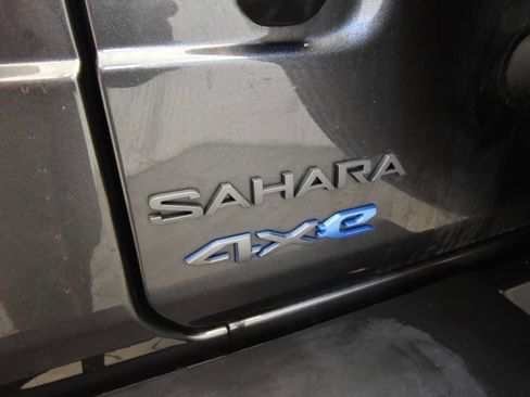 Used 2025 Jeep Wrangler Unlimited Sahara image 30