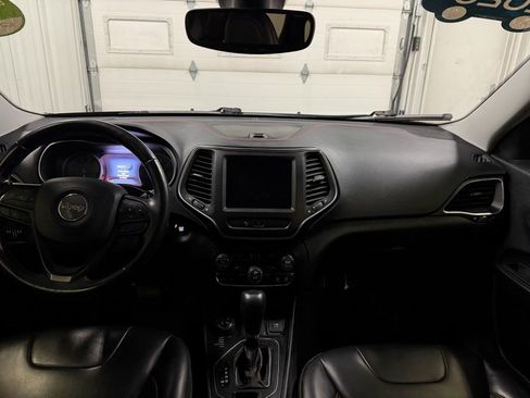 Used 2020 Jeep Cherokee Trailhawk w/ Comfort/Convenience Group AWD/4WD image 23
