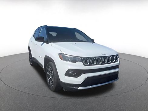 Used 2025 Jeep Compass Limited image 3