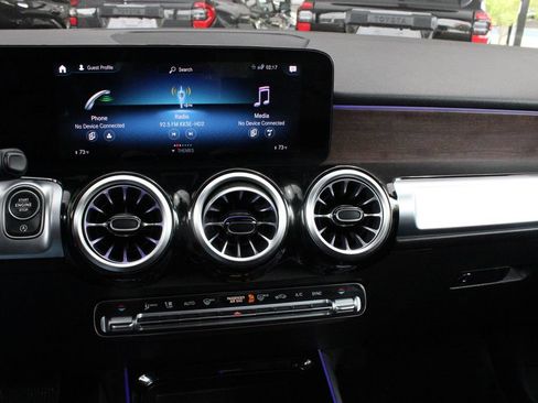 Used 2022 Mercedes-Benz GLB 250 4MATIC image 38