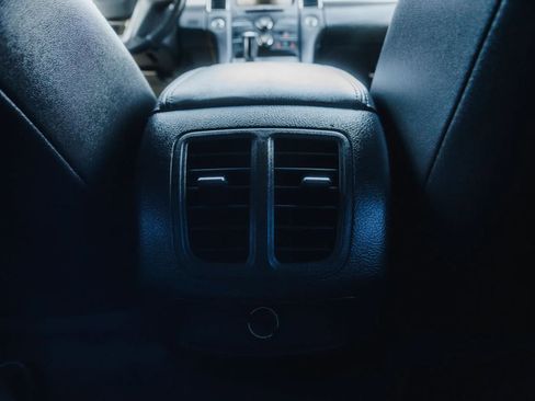 Used 2015 Ford Taurus SHO image 27