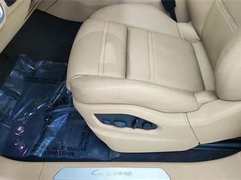 Used 2022 Porsche Cayenne image 33