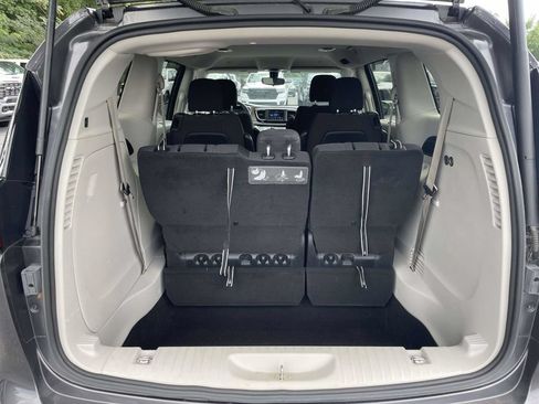 Certified 2018 Chrysler Pacifica Touring Plus FWD image 41