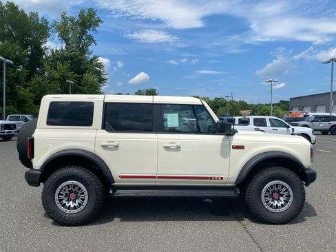 New 2026 Ford Bronco Outer Banks w/ Sasquatch Package AWD/4WD image 6