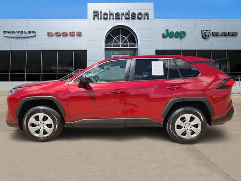 Used 2022 Toyota RAV4 LE image 3