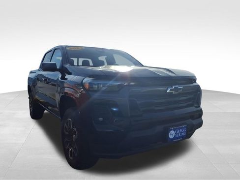 Used 2023 Chevrolet Colorado LT image 3