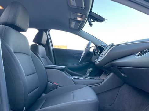 Used 2017 Chevrolet Malibu LT FWD image 12