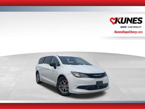 Used 2024 Chrysler Voyager LX image 1