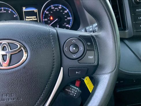 Used 2018 Toyota RAV4 LE FWD image 24