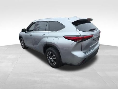 Used 2021 Toyota Highlander XLE image 5