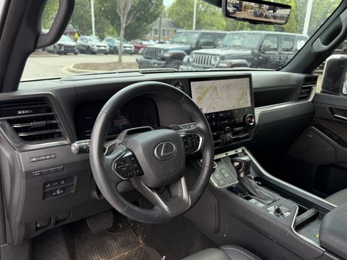 Used 2024 Lexus GX 550 w/ Accessory Package (2T) AWD/4WD image 11