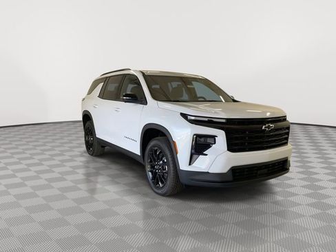 New 2026 Chevrolet Traverse LT w/ Midnight/Sport Edition AWD/4WD image 2