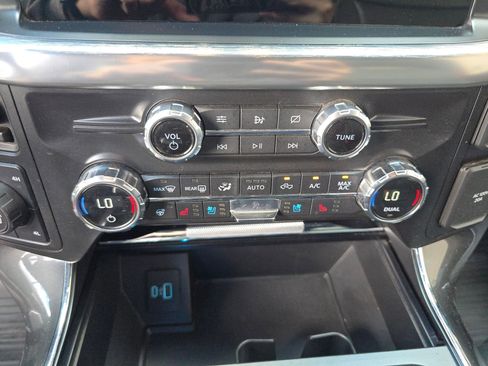 Used 2021 Ford F150 Lariat w/ Equipment Group 502A High image 17