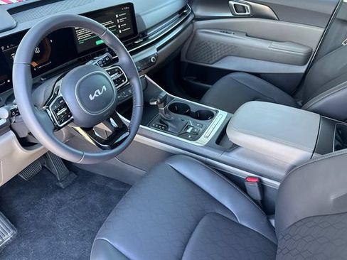 New 2026 Kia Carnival FWD image 11