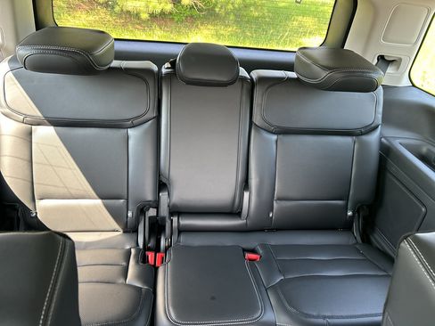 Used 2025 Ford Expedition Platinum AWD/4WD image 12