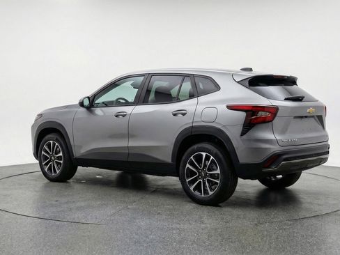 Used 2025 Chevrolet TrailBlazer LT w/ Driver Confidence Package image 6