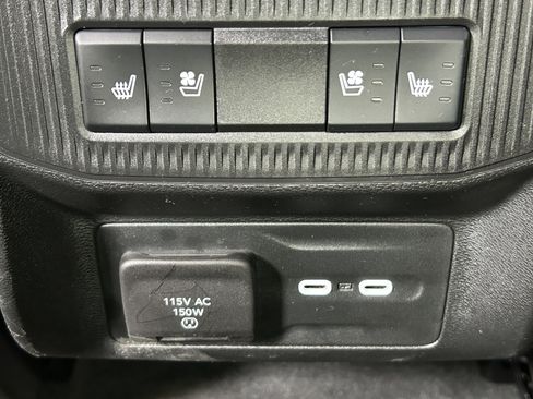 Used 2024 Jeep Wagoneer Launch Edition AWD/4WD image 40