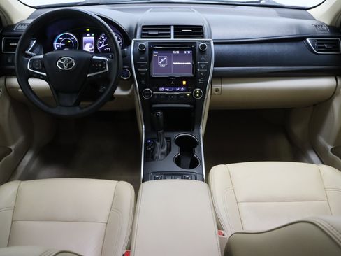 Used 2017 Toyota Camry XLE w/ Moonroof Package FWD image 32