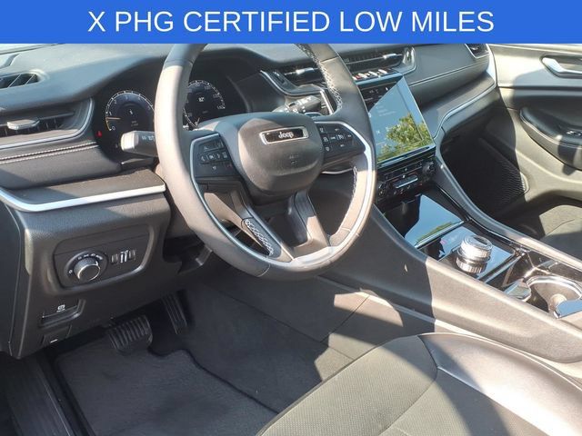 Used 2023 Jeep Grand Cherokee Altitude AWD/4WD image 7