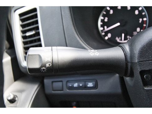Used 2023 Nissan Frontier SV w/ Technology Package RWD image 17