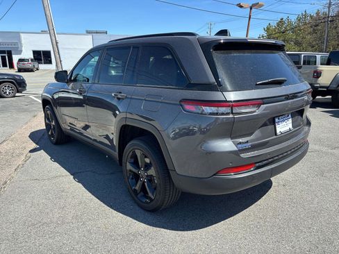 Certified 2024 Jeep Grand Cherokee Altitude AWD/4WD image 5